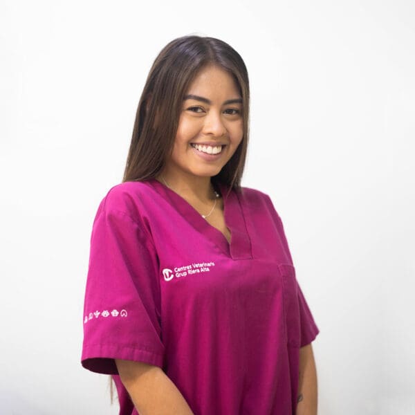 Melissa Uribe Atención al cliente Hospital Veterinari Riera Alta Barcelona
