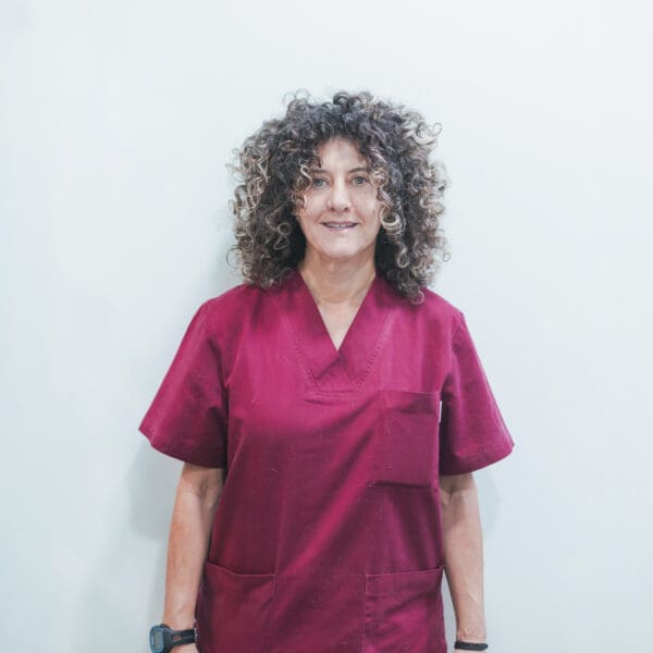 Eva Chordá es ATV y Administración de Hospital Veterinario Riera Alta Barcelona