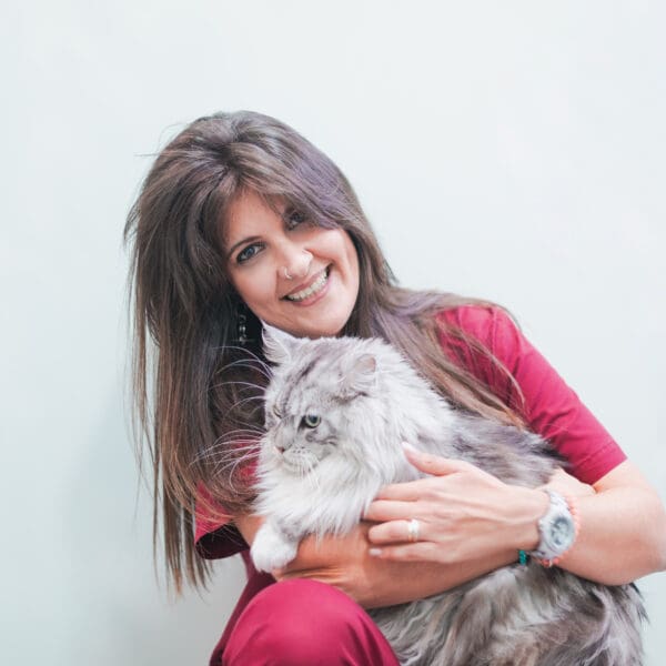 Vanesa Lecegui Atención al cliente Hospital Veterinario Riera Alta Barcelona